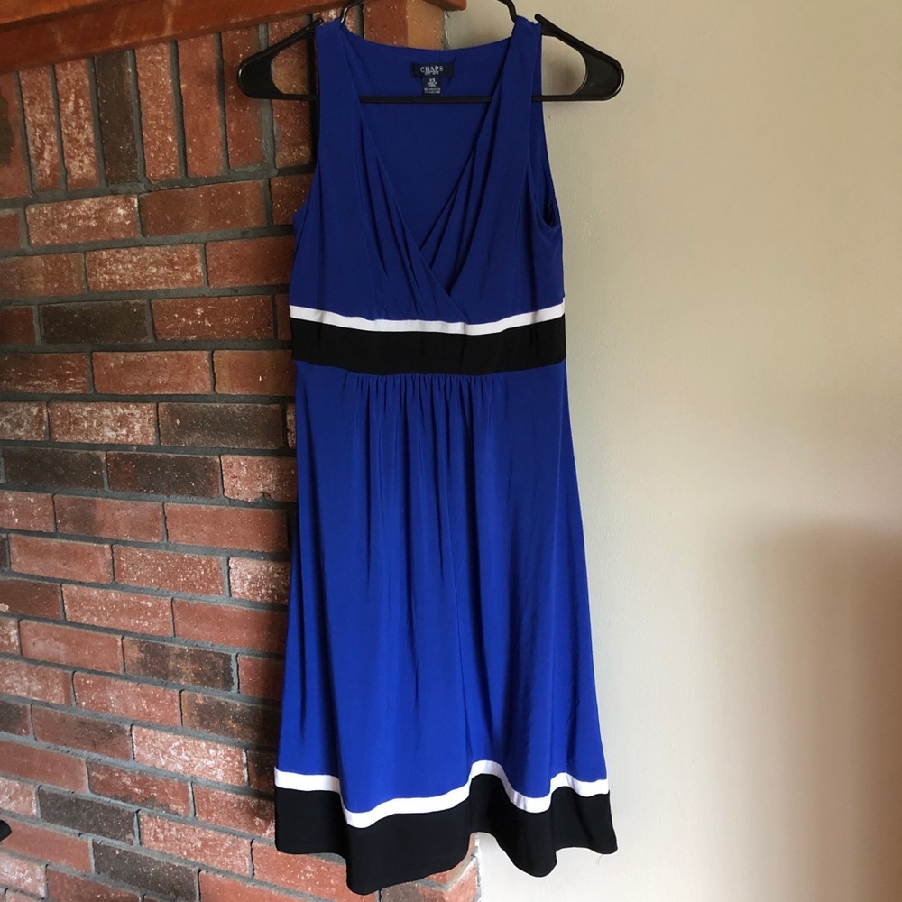 Chaps v-neck Blue black and white dress